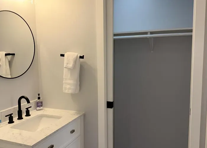Aparthotel Modern One Bedroom With Gym Tulsa
